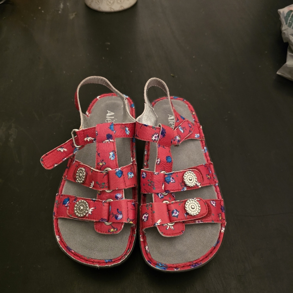 Alegria Kleo red buds sandals size 38